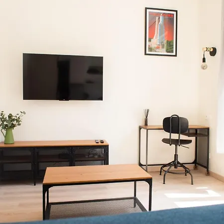 Beautiful Bright Studio In