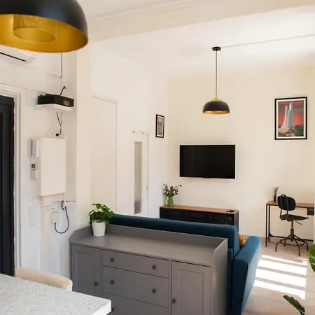 Beautiful Bright Studio In Apartment *